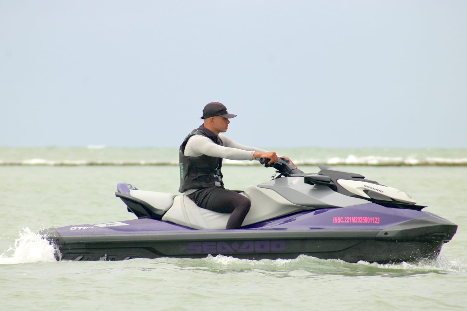 Kayke, piloto do passeio de jet ski